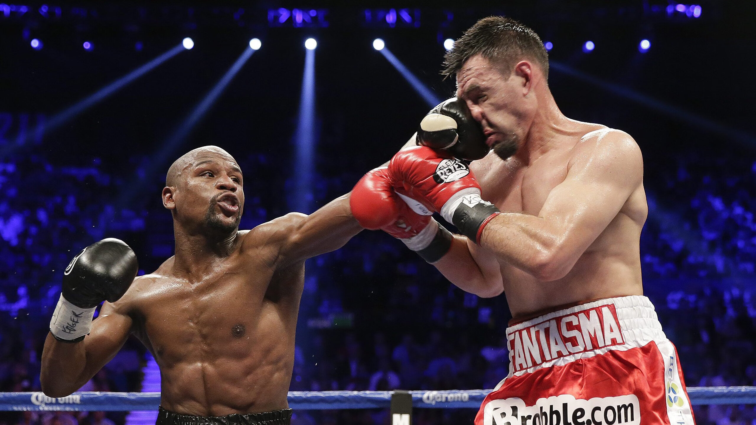 跨界主宰,当76人血拼马刺的夜晚,布克在西甲国家德比接管比赛