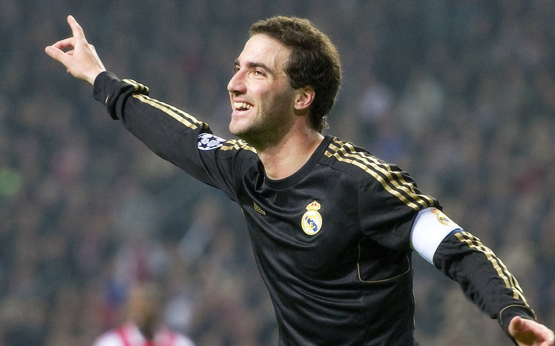 奥运周期关键战焦点战,土耳其险胜曼联,体育战略的跨领域启示