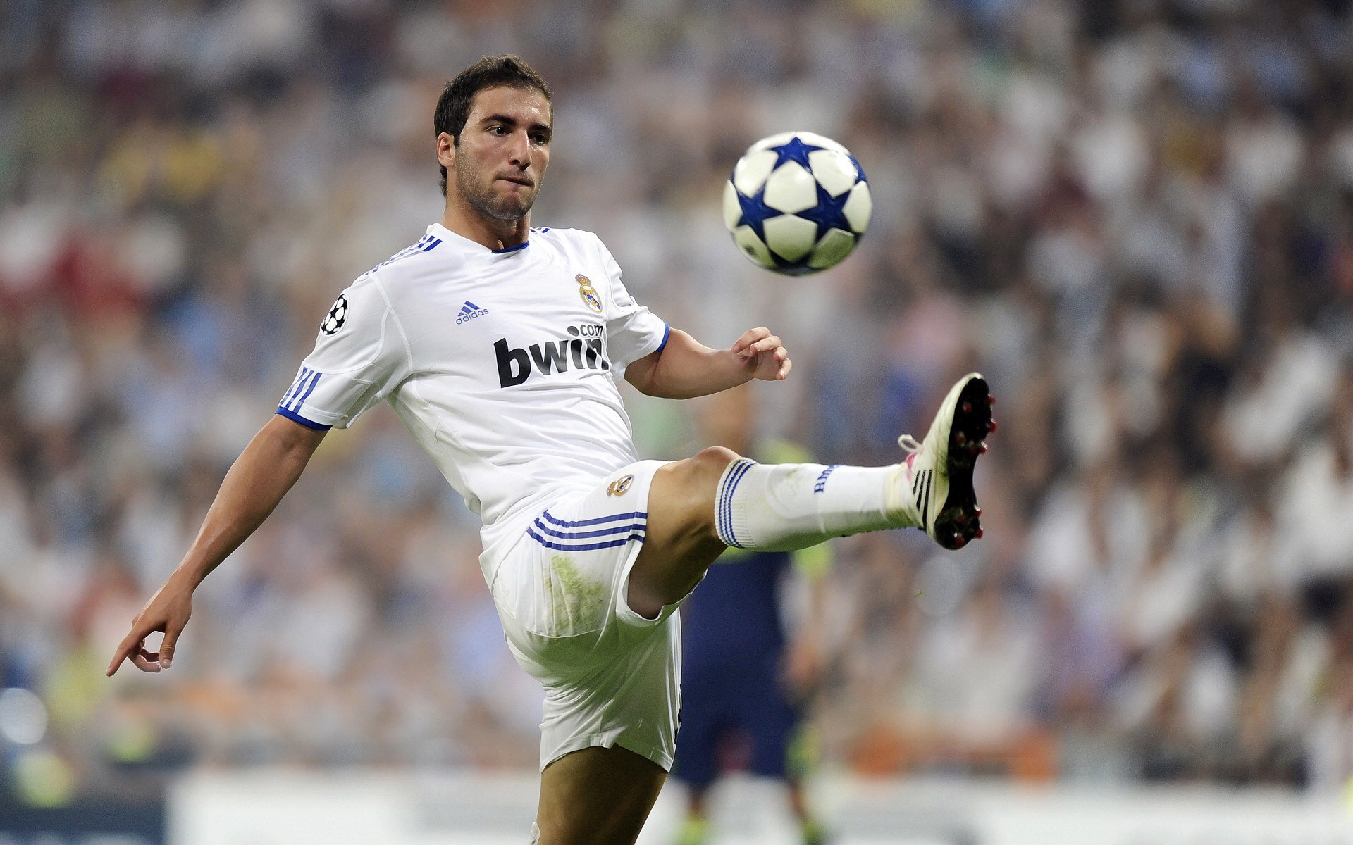 绿茵场外的欧冠，步行者强势攻防，篮球版半决赛焦点战击落火箭