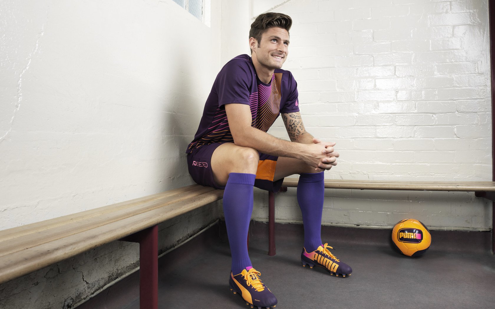 冰火交锋，日本队险胜波兰，王皓状态火热成关键先生