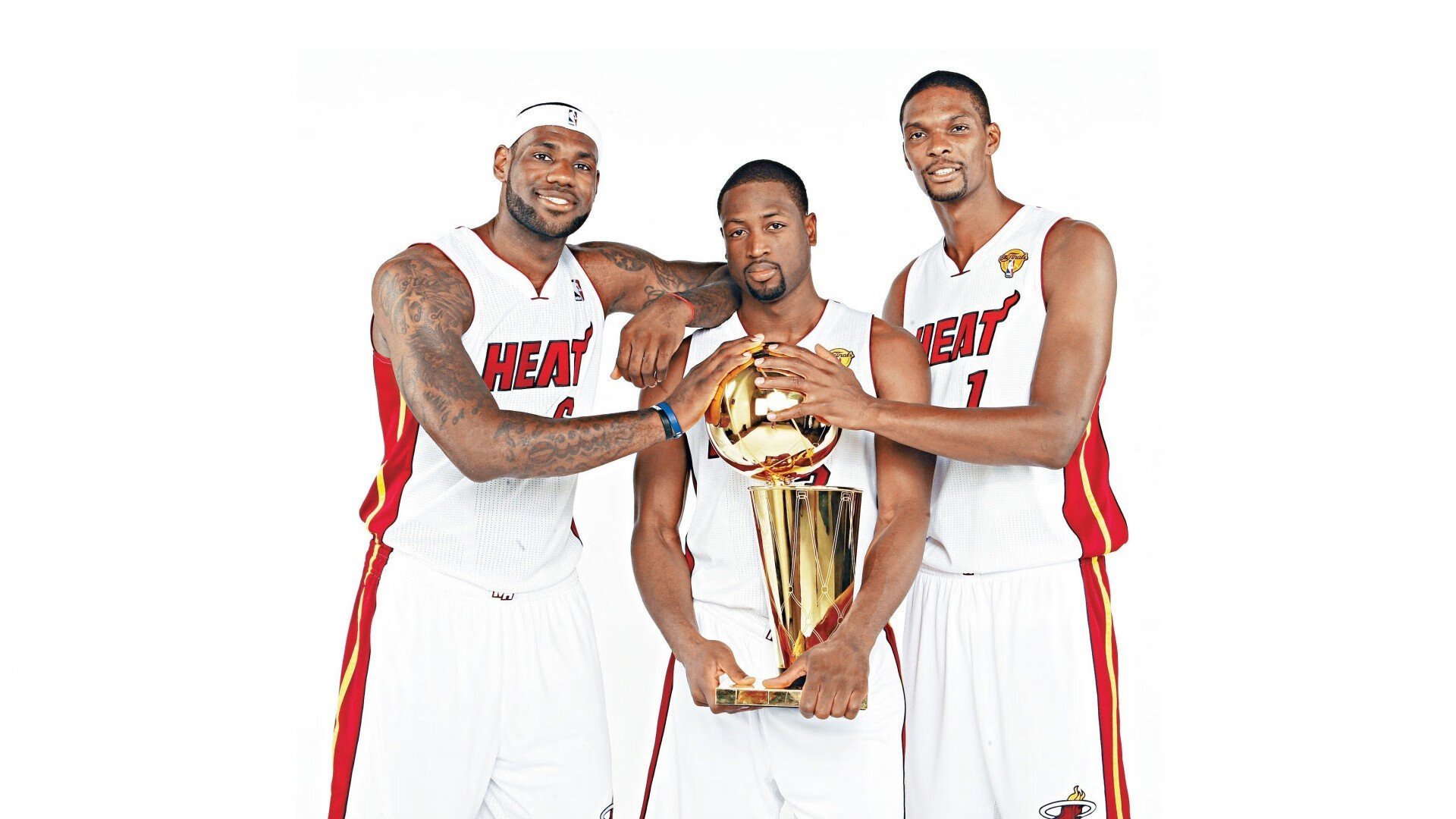 门迪神勇封堵，勒沃库森主场轻取曼联